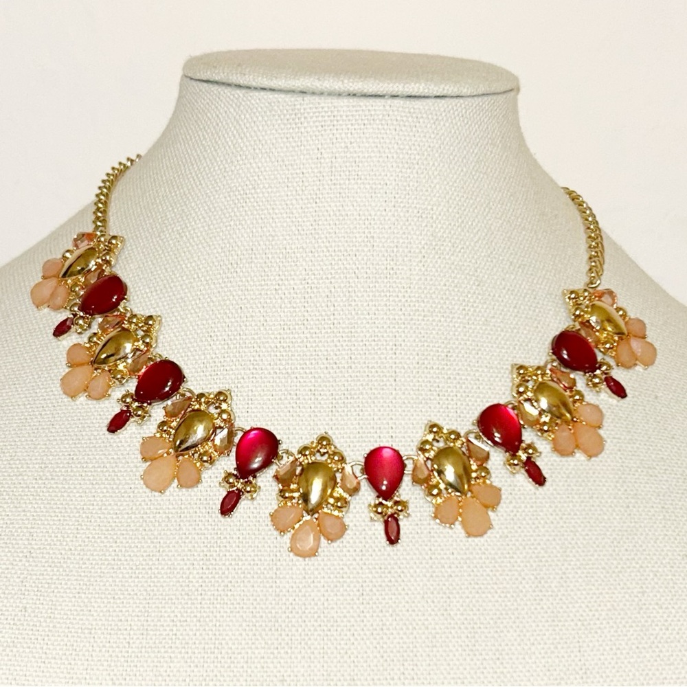 Elegant Gold and Pink Statement Necklace